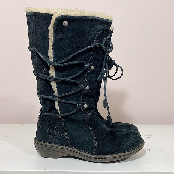 UGG Surfcat Suede Lace Up Boot Black 8 - Picture 1 of 8